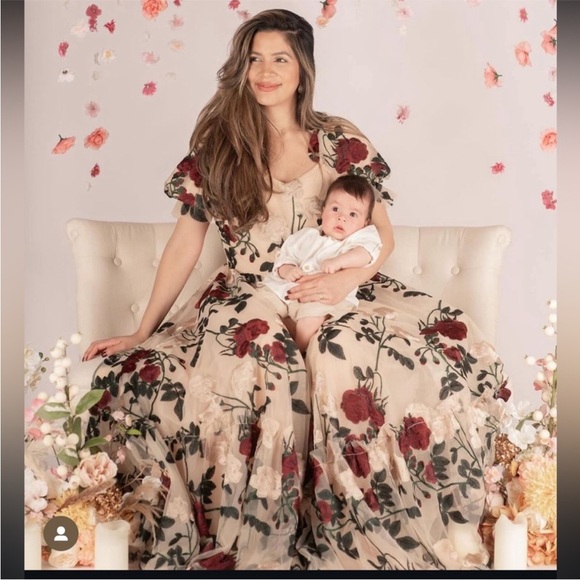 Matching Mommy & Me Ivy City Co. Amora Dresses Mommy: Medium, Child: 13-14 - Picture 4 of 7